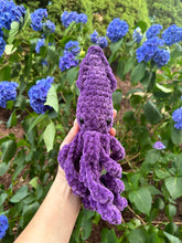 Load image into Gallery viewer, Small Crochet Squid